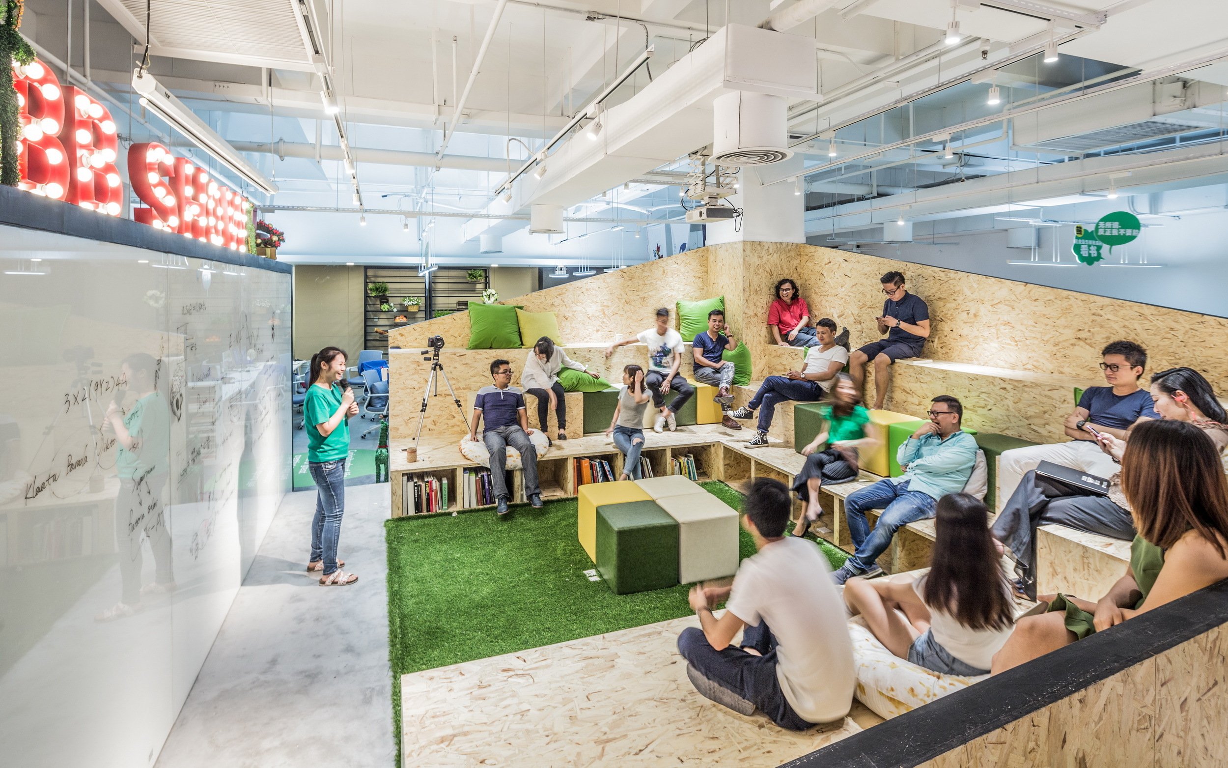 辦公空間裝修：注重為多元化的人才提供多元性的新型工作方式，讓組織內部各部門具有穿透性。