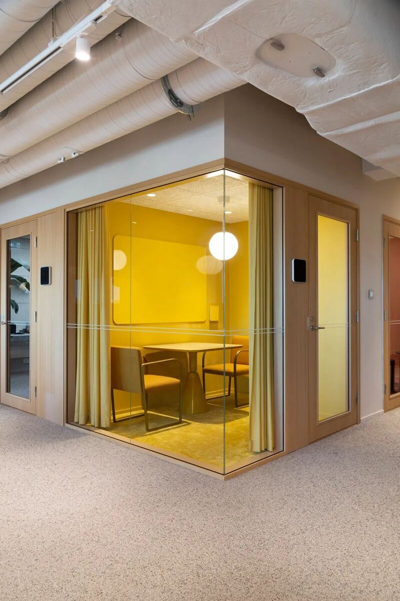 辦公室設計:以大膽的配色打造整個辦公空間 辦公室設計:以大膽的配色打造整個辦公空間