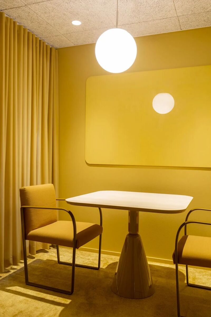 辦公室設計:以大膽的配色打造整個辦公空間 辦公室設計:以大膽的配色打造整個辦公空間