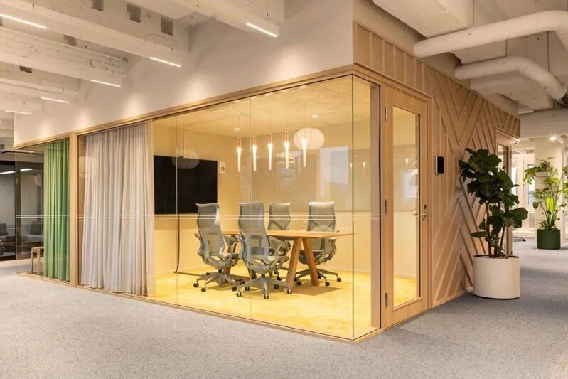 辦公室設計:以大膽的配色打造整個辦公空間 辦公室設計:以大膽的配色打造整個辦公空間